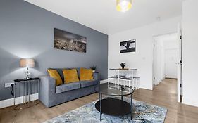 Cv1 Exclusive Contractors & Travellers Home 5 Min To Ricoh Arena 5 Mins To City Centre 2X Free Car Parking Spaces Free Wifi Free Netflix Sleeps 8
